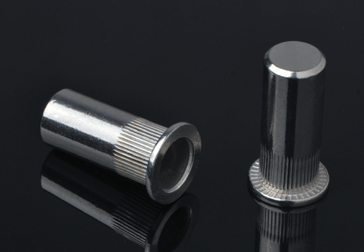 สแตนเลสสตีลหัวแบน knurled body rivet nut ปิดประเภทปลาย